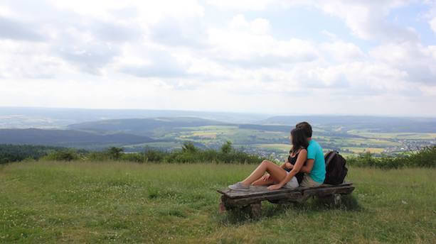 Die Etappe des Hermannsweg bietet beeindruckende Aussichten. Gratwanderung im Teutoburger Wald