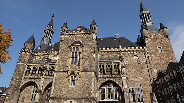 Das Aachener Rathaus von Süden, vom Katschhof aus gesehen. Aachener Rathaus, Aachen