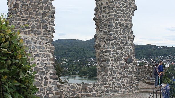 Ansicht der Ruine Rolandsbogen in Remagen. Rolandsbogen, Remagen