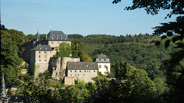 Auf der Wildenburg gibt es einen Hexenturm, den Burgbrunnen sowie eine Kirche. Unterwegs auf der Burgenroute