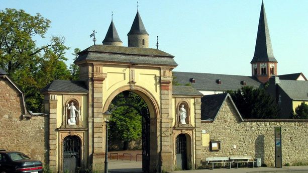 Ansicht des Eingangsbereichs des Salvatorianerklosters in Kall. Salvatorianerkloster, Kall