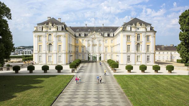 Aussenansicht des Schloss Augustusburg in Brühl. Schlösser Brühl