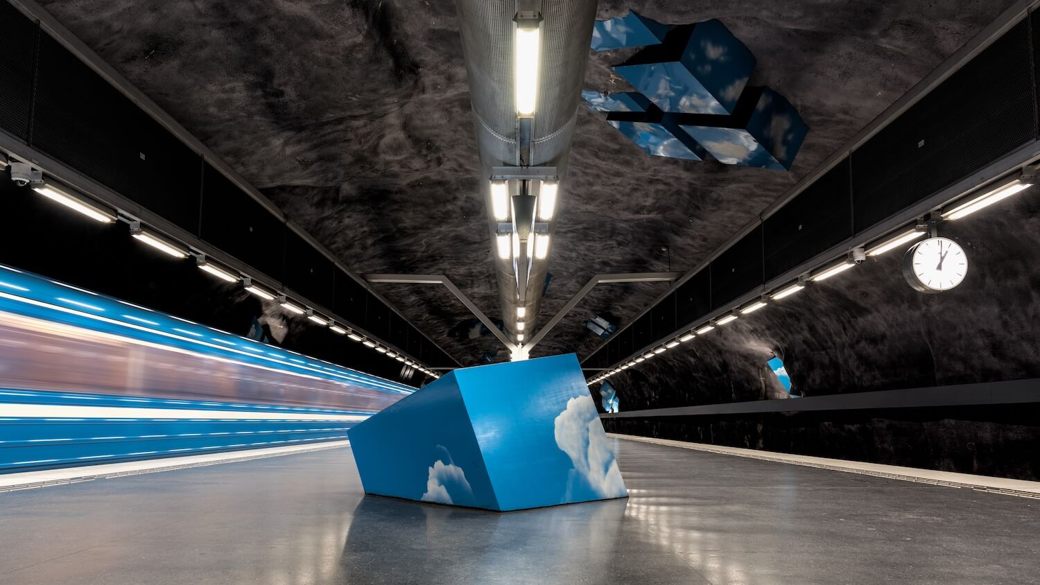 Blick in die Solna Strand Metro Station in Stockholm.