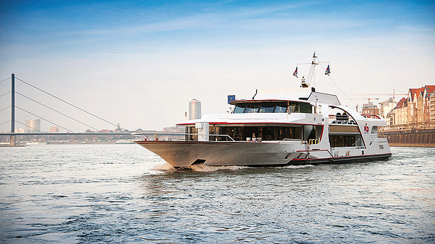 Ansicht einer Rheinschifffahrt zwischen Köln und Düsseldorf. Köln-Düsseldorfer Rheinschifffahrt
