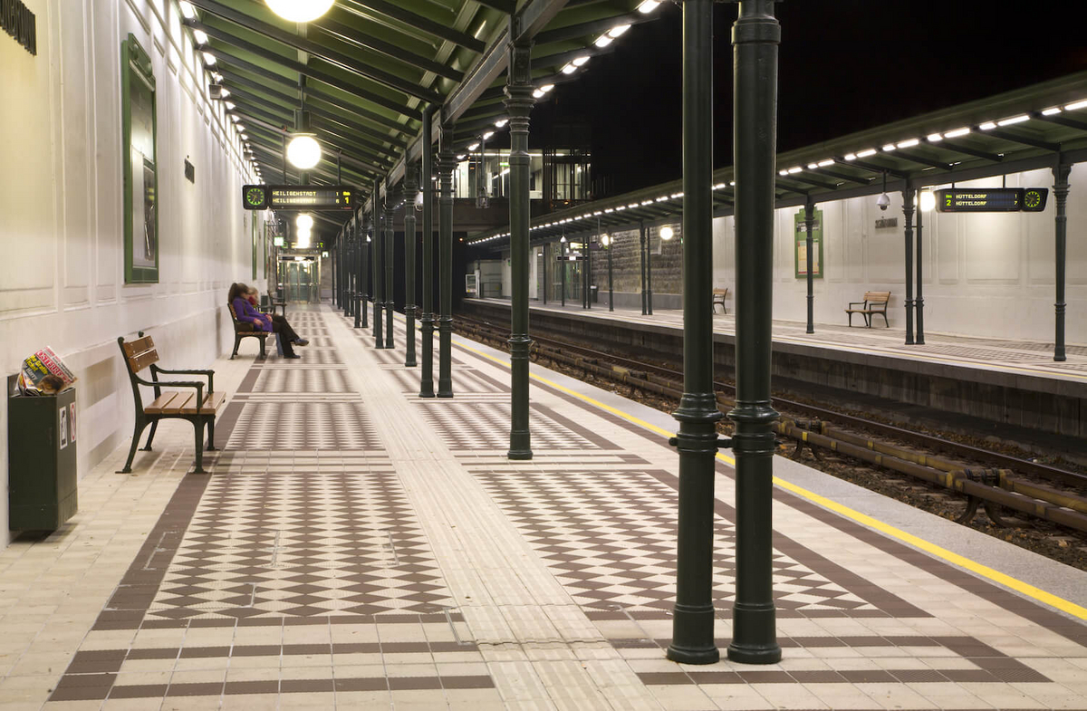 Blick in eine U-Bahn-Station in Wien.