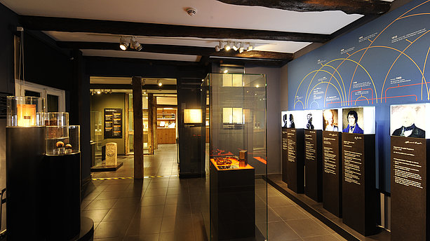 Ansicht eines Ausstellungsraums im LVR Industriemuseum in Oberhausen über Ausstellungskonzeption erzählt über die Anfänge der Eisen- und Stahlindustrie. LVR-Industriemuseum, Oberhausen