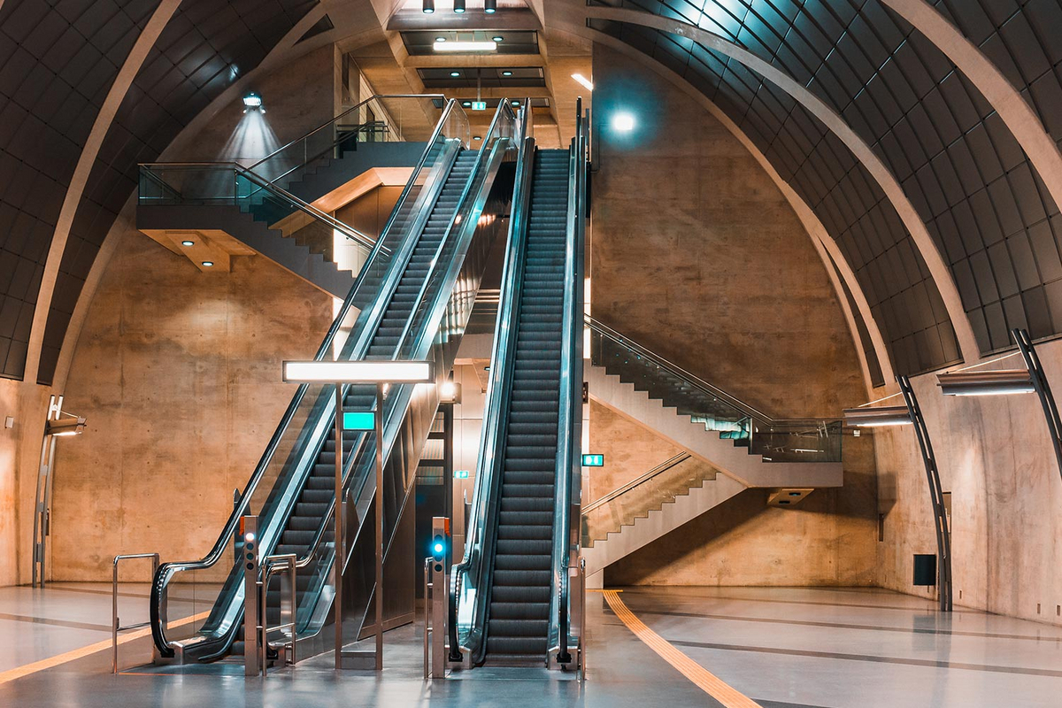 Rolltreppen an der Kölner U-Bahn-Station Heumarkt.