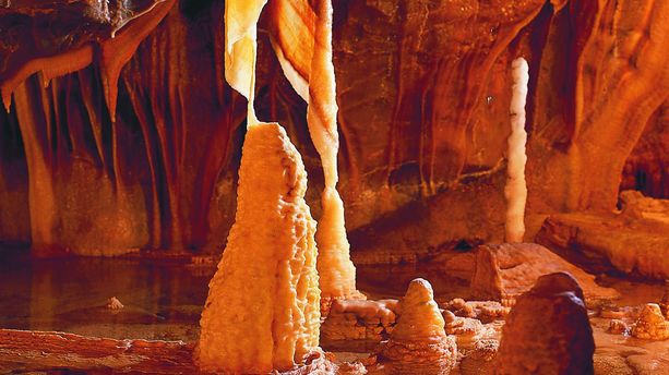 Ansicht der Tropfsteingebilde der Atta-Höhle Attendorn. Atta-Höhle, Attendorn