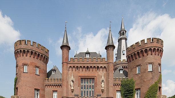 Museum und Standort des Beuys-Archivs: Das Schloss Moyland in Bedburg-Hau. Schloss Moyland, Bedburg-Hau
