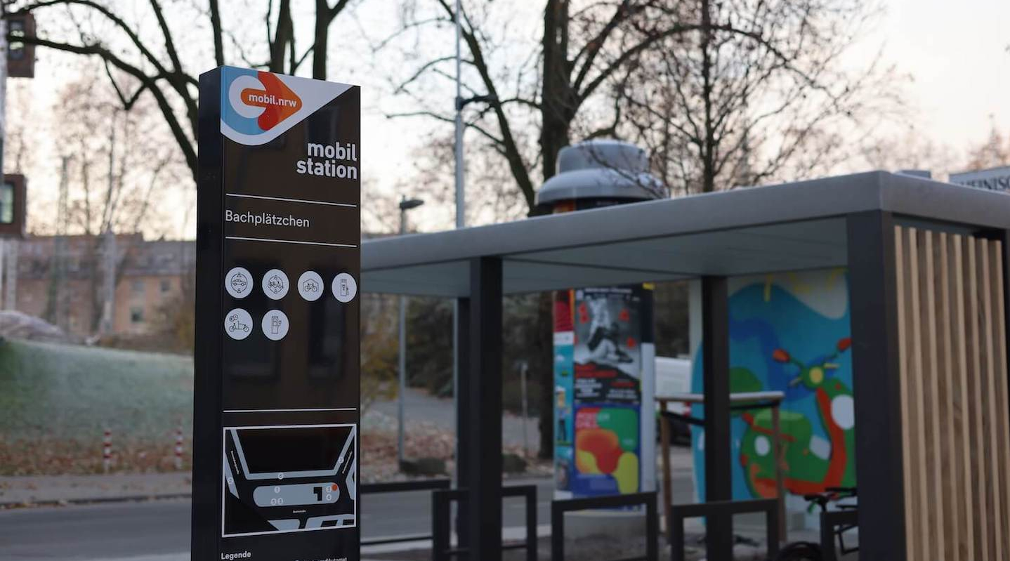 Stele der Mobilstation Bachplätzchen Düsseldorf