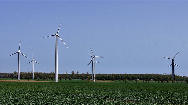 Ansicht einer Windkraftanlage auf dem Energiepfad Grevenbroich. Energiepfad Grevenbroich